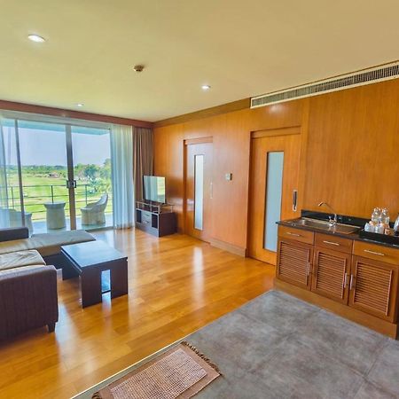 Uniland Golf & Resort Nakhon Pathom Exterior foto